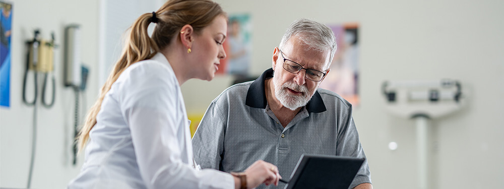 Dx Of Osteoarthritis MBG-035-blog-images_2 senior gentleman meets with his female doctor to discuss his joint pain